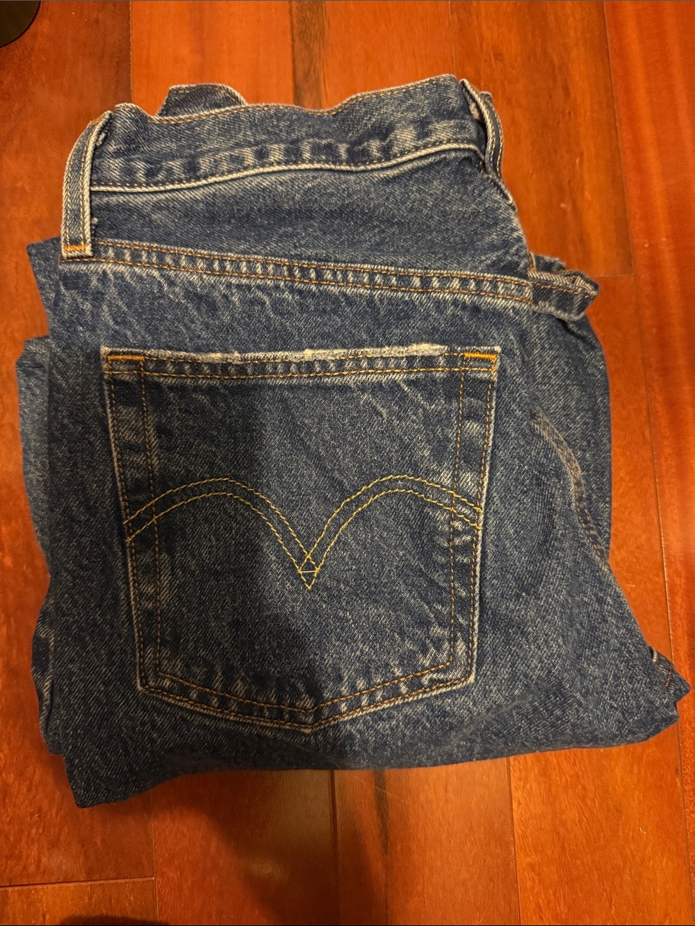 Classic Straight-Leg Women's Levis in Blue Denim